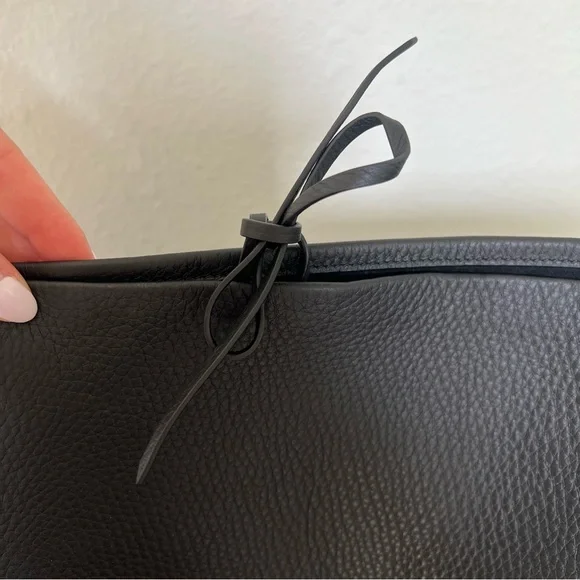 New THE ROW Large NS Tote Hook Shoulder Bag Purse in Black Leather - Picture 13 of 13